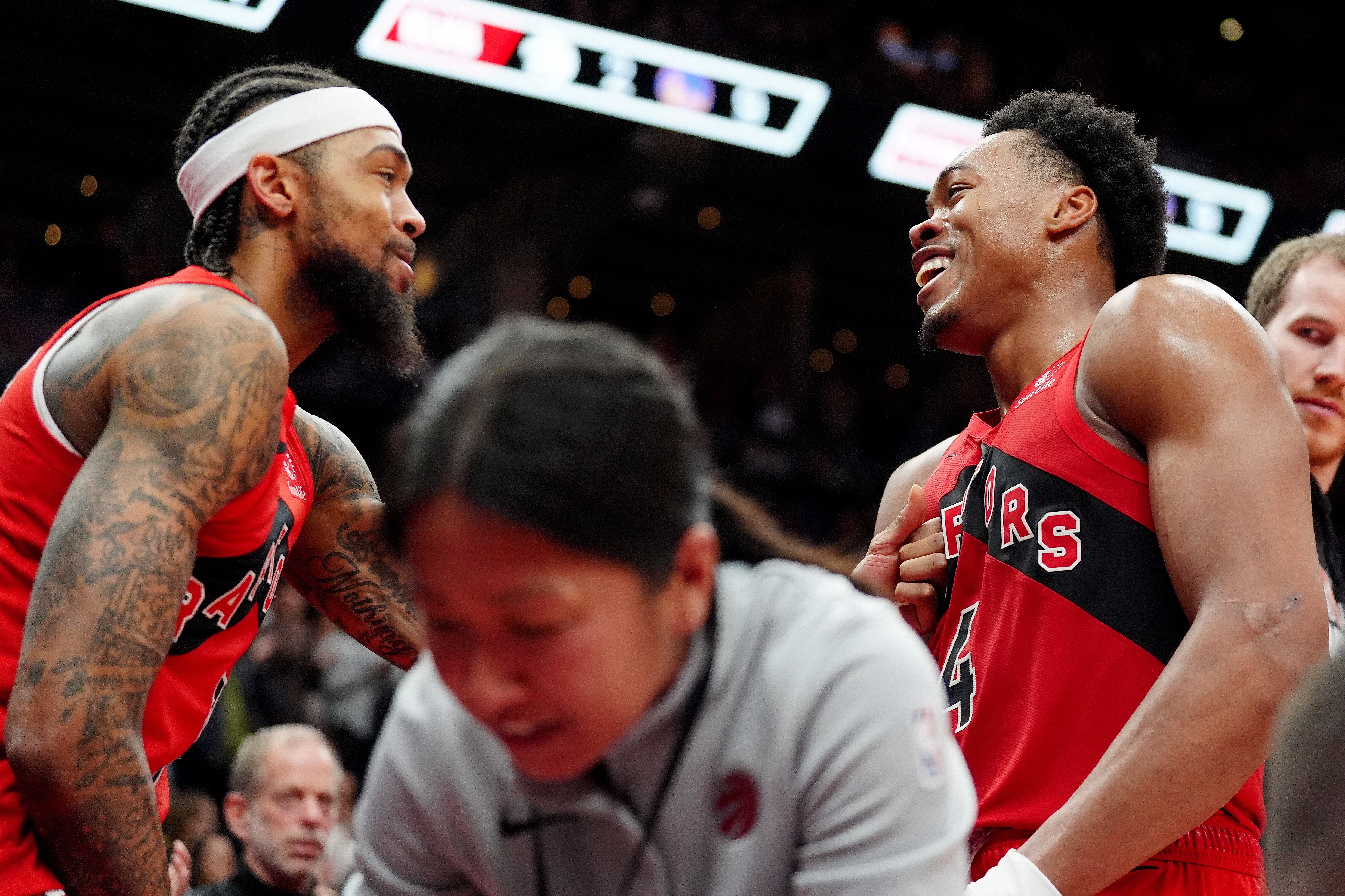 莺歌:巴恩斯的防守表现其他人做不到 他封盖杰伦·格林太疯狂了