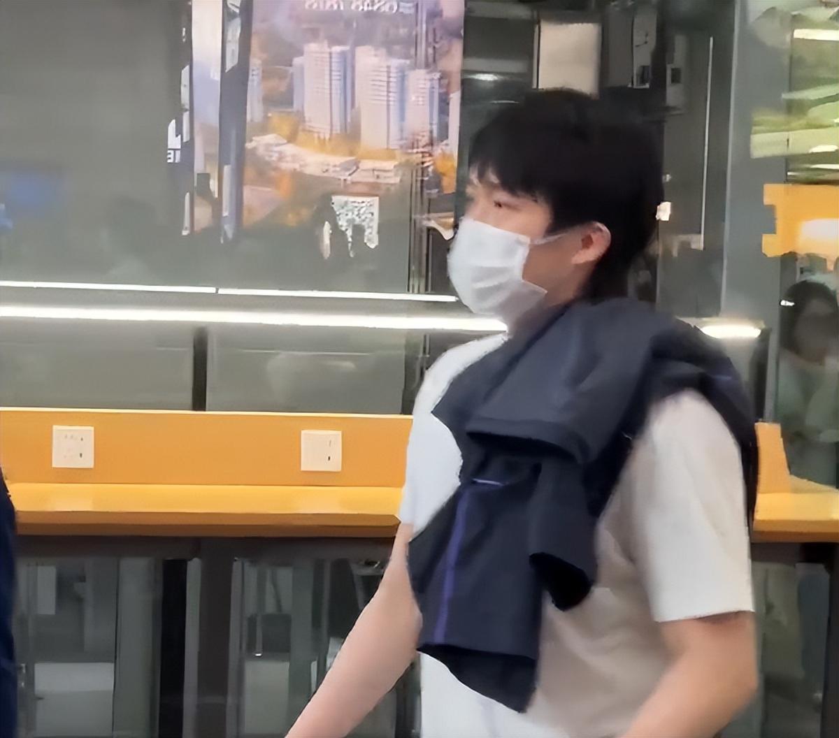 世界杯直播下载-国乒凯旋曝光!王楚钦彰显自信,孙颖莎飒爽,回成都备战世乒赛